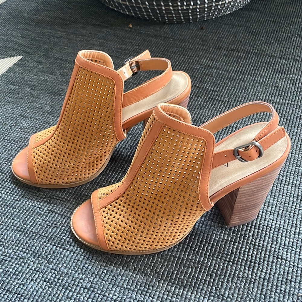 Kelsi Dagger Giadda Sandals